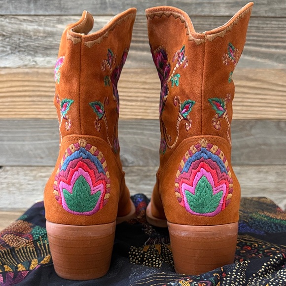 Farm Rio Caramel Boho Western Embroidered Boot Size 8 NIB With Dustbag - Picture 4 of 9